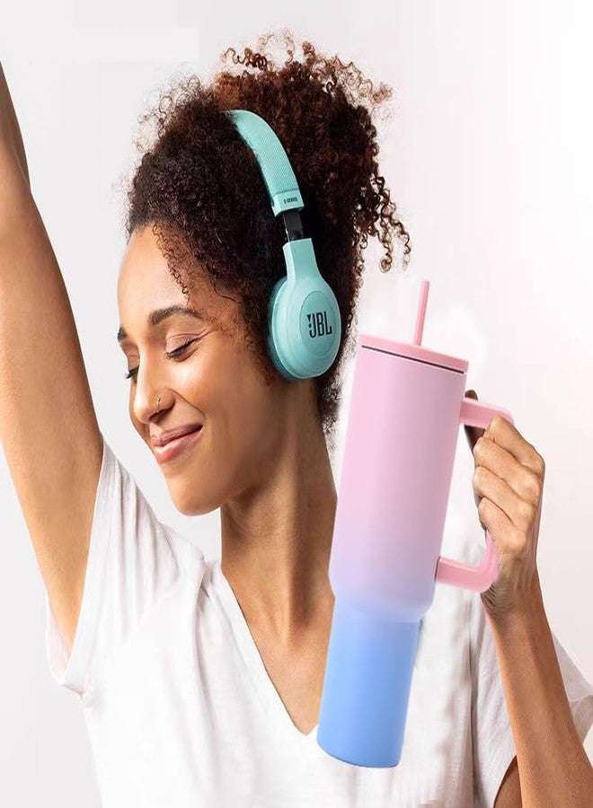 KELVEE كوب كيلفي سعة 40 أونصة مع مقبض وغطاء مزود بماصة، كوب قابل لإعادة الاستخدام، مانع للتسرب، كوب مثالي لشرب القهوة المثلجة، يحافظ على برودة المشروبات والماء، مثالي للسفر والنادي الرياضي، سعة 1.2 لتر (لون حلوى) - Image 3